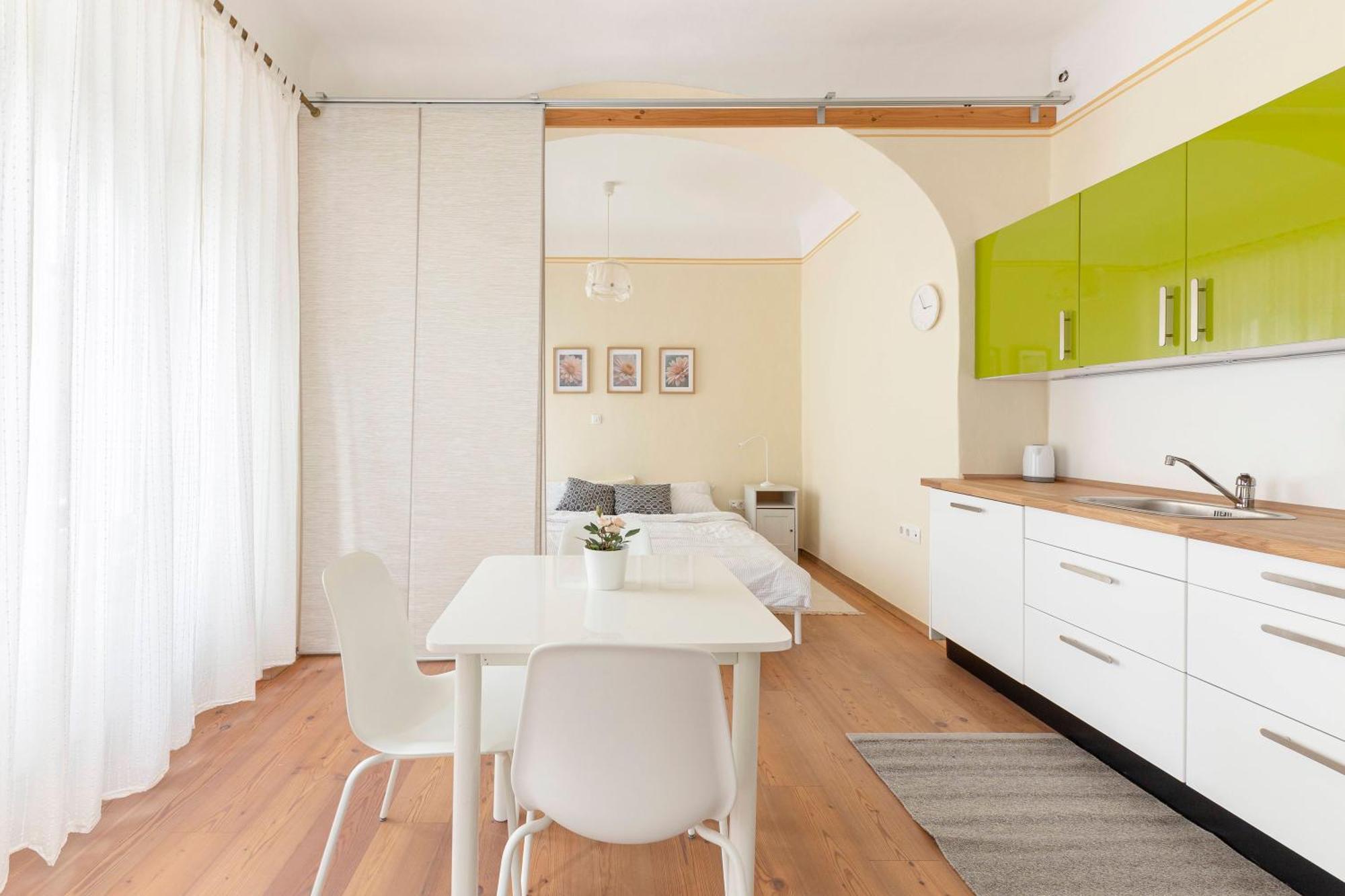 Apartamento By The Walnut Tree Liubliana Exterior foto