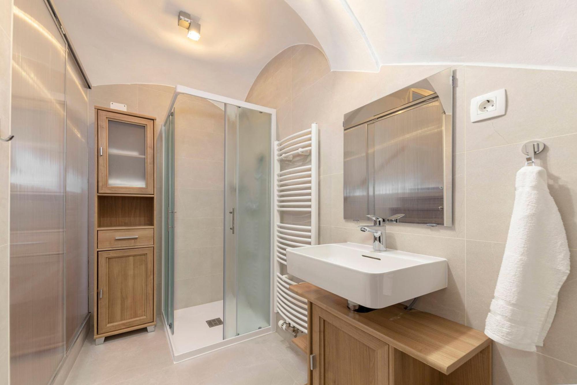 Apartamento By The Walnut Tree Liubliana Exterior foto