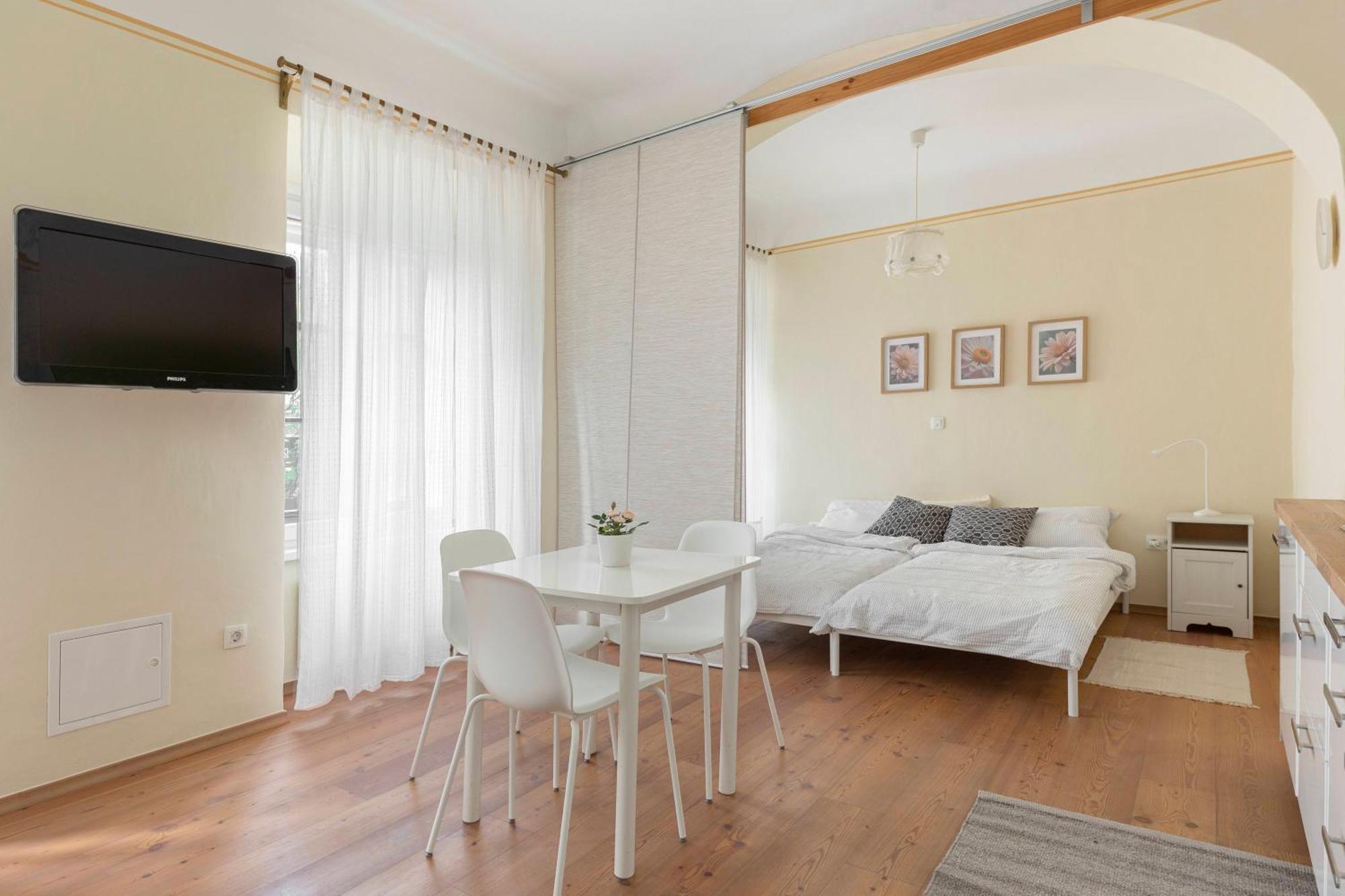 Apartamento By The Walnut Tree Liubliana Exterior foto