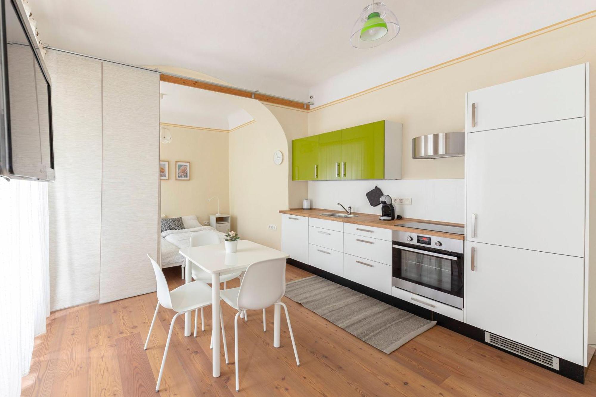 Apartamento By The Walnut Tree Liubliana Exterior foto